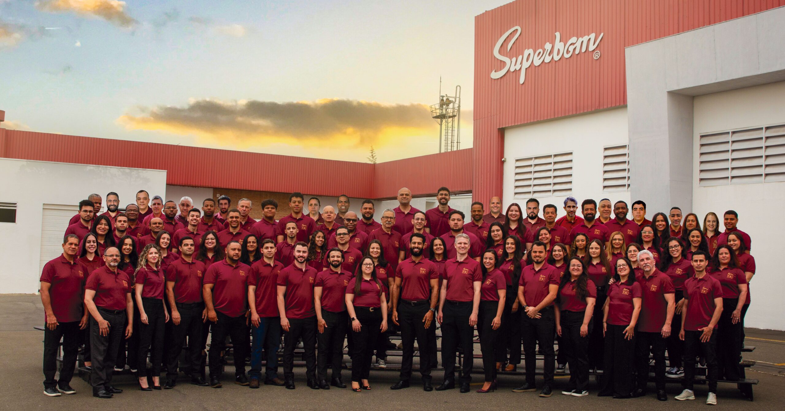 FOTO-OFICIAL-100-ANOS-SUPERBOM-(2025) Editado